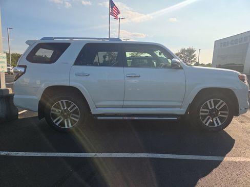 Used 2018 Toyota 4Runner Limited AWD/4WD image 6