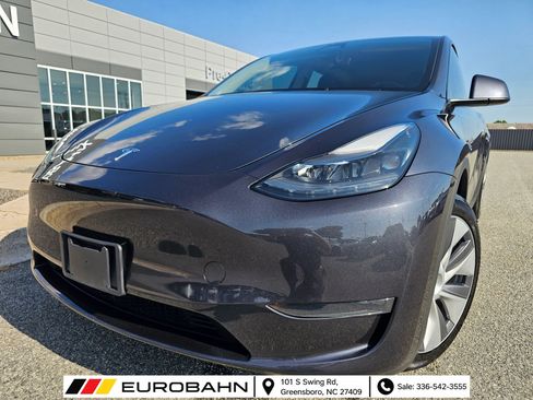 Used 2024 Tesla Model Y Long Range AWD/4WD image 1