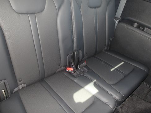 Used 2021 Kia Sorento S w/ Panoramic Sunroof Package AWD/4WD image 12