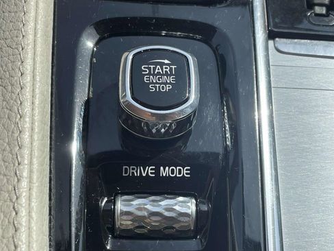 Used 2018 Volvo XC90 T6 Momentum w/ Convenience Package image 33