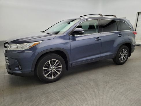 Used 2018 Toyota Highlander XLE image 2