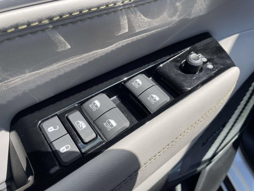 Used 2024 Jeep Wagoneer L Series II w/ Flexible Seating Group AWD/4WD image 17