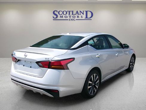 Used 2024 Nissan Altima 2.5 SV FWD image 6