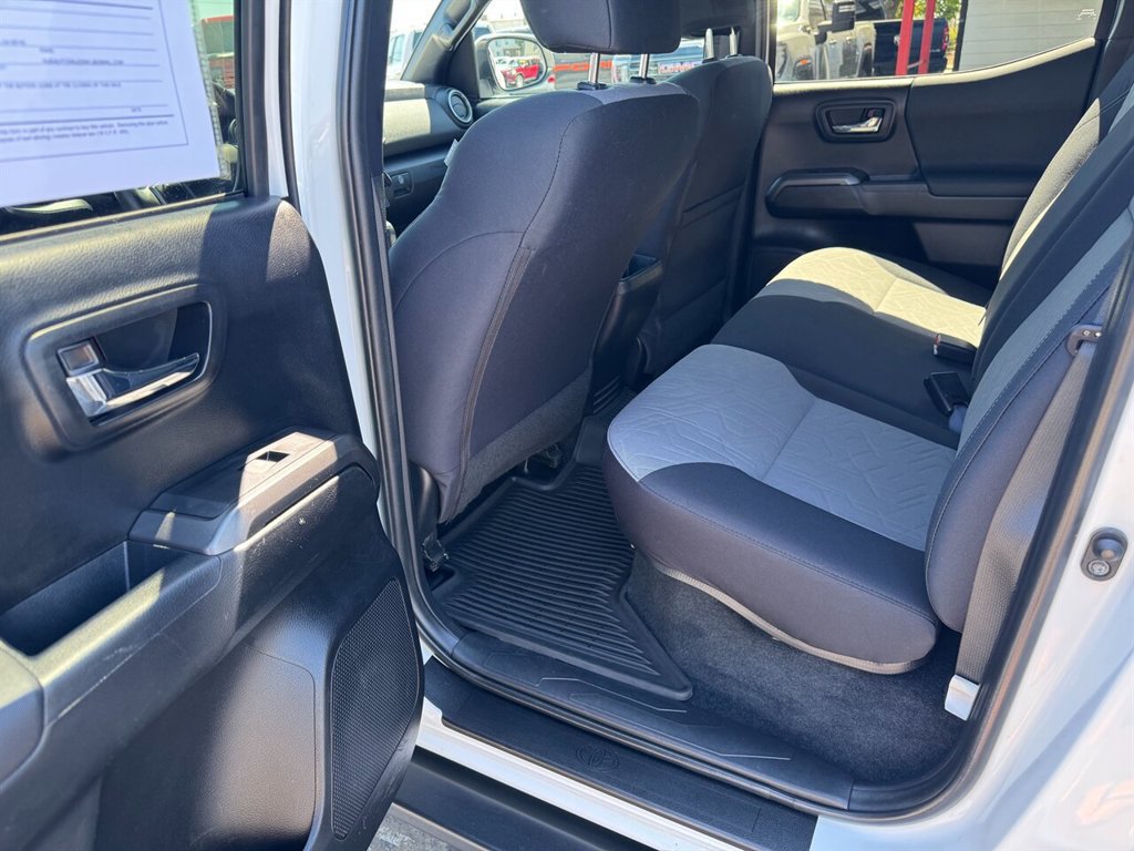 Used 2021 Toyota Tacoma TRD Off-Road w/ Technology Package AWD/4WD image 9
