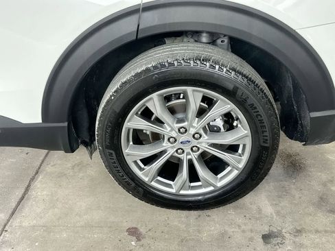 Used 2023 Ford Explorer Limited w/ Equipment Group 301A AWD/4WD image 11
