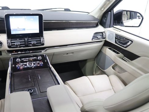Used 2021 Lincoln Navigator L Reserve w/ Luxury Package image 25