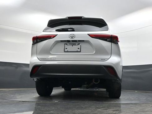 Used 2023 Toyota Highlander XLE image 32