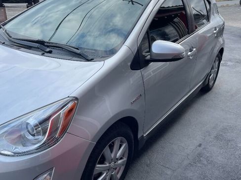 Used 2017 Toyota Prius C Two image 15