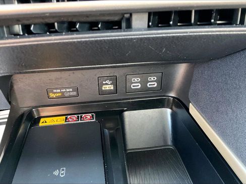 Used 2025 Toyota Camry LE w/ Convenience Package FWD image 33