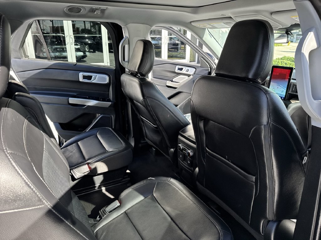 Used 2023 Ford Explorer Limited w/ Limited Technology Package RWD image 33