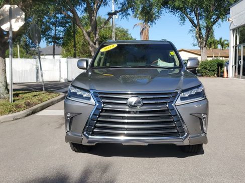 Used 2019 Lexus LX 570 4WD w/ Luxury Package image 8