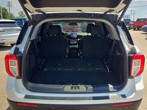 Used 2022 Ford Explorer Limited w/ Equipment Group 301A AWD/4WD image 8