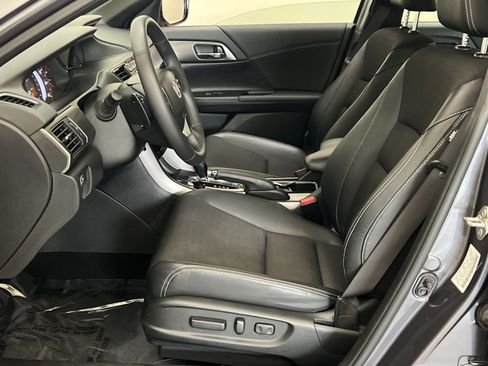 Used 2017 Honda Accord Sport image 30