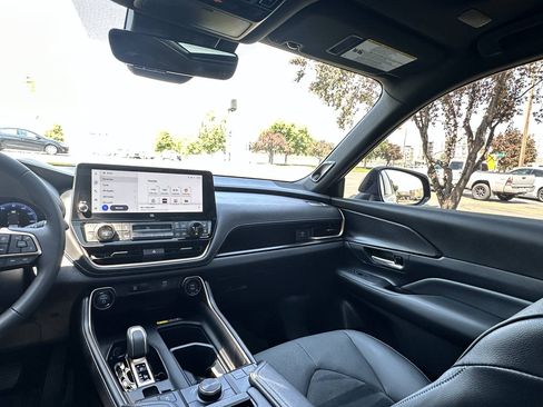 Used 2026 Toyota Grand Highlander AWD Hybrid image 36