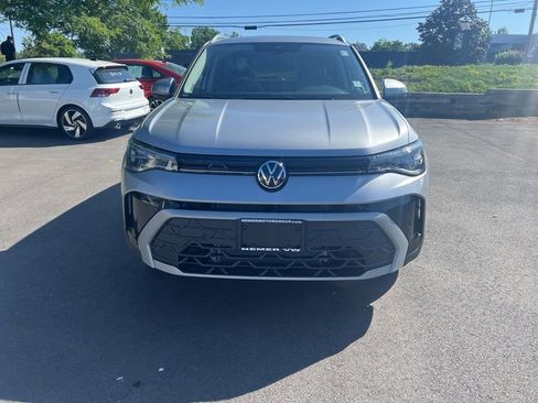 New 2025 Volkswagen Taos SE image 2