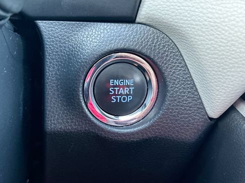 Used 2021 Toyota RAV4 XLE w/ Convenience Package FWD image 19