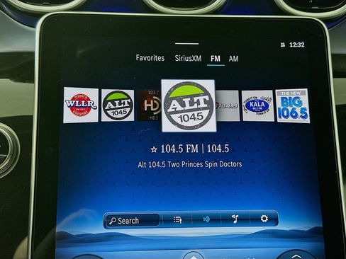 Used 2025 Mercedes-Benz GLC 300 4MATIC image 14