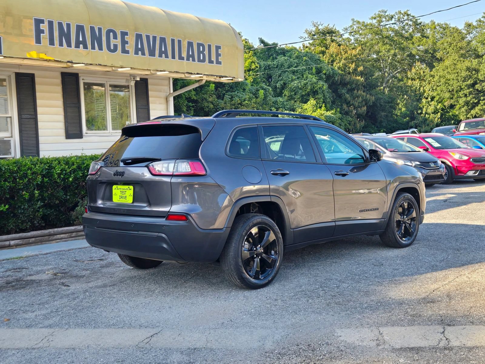 Used 2020 Jeep Cherokee Latitude Plus FWD image 3