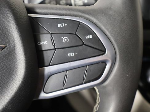 Used 2023 Chrysler Voyager LX FWD image 36