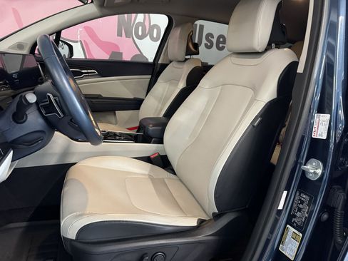 Used 2023 Kia Sportage EX AWD/4WD image 16