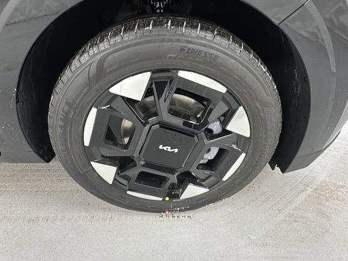 New 2026 Kia Carnival EX FWD image 9