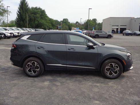 Used 2024 Kia Sportage LX AWD/4WD image 4