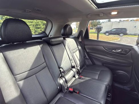 Used 2017 Nissan Rogue SL w/ SL Premium Package image 36