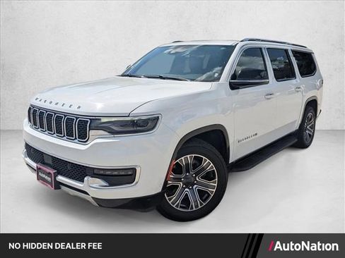 Used 2024 Jeep Wagoneer L Series II w/ Flexible Seating Group AWD/4WD image 1