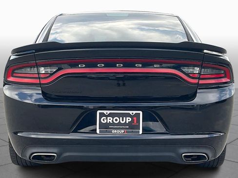 Used 2017 Dodge Charger SE w/ Blacktop Package image 5