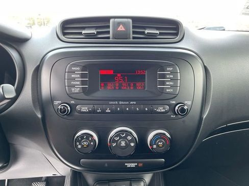 Used 2015 Kia Soul image 18