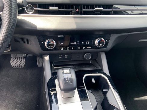 Used 2025 Mitsubishi Outlander SE FWD image 32