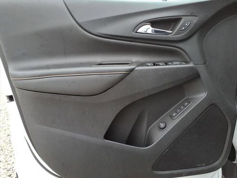 Used 2023 Chevrolet Equinox Premier image 12