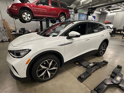 Used 2023 Volkswagen ID.4 Pro S image 3