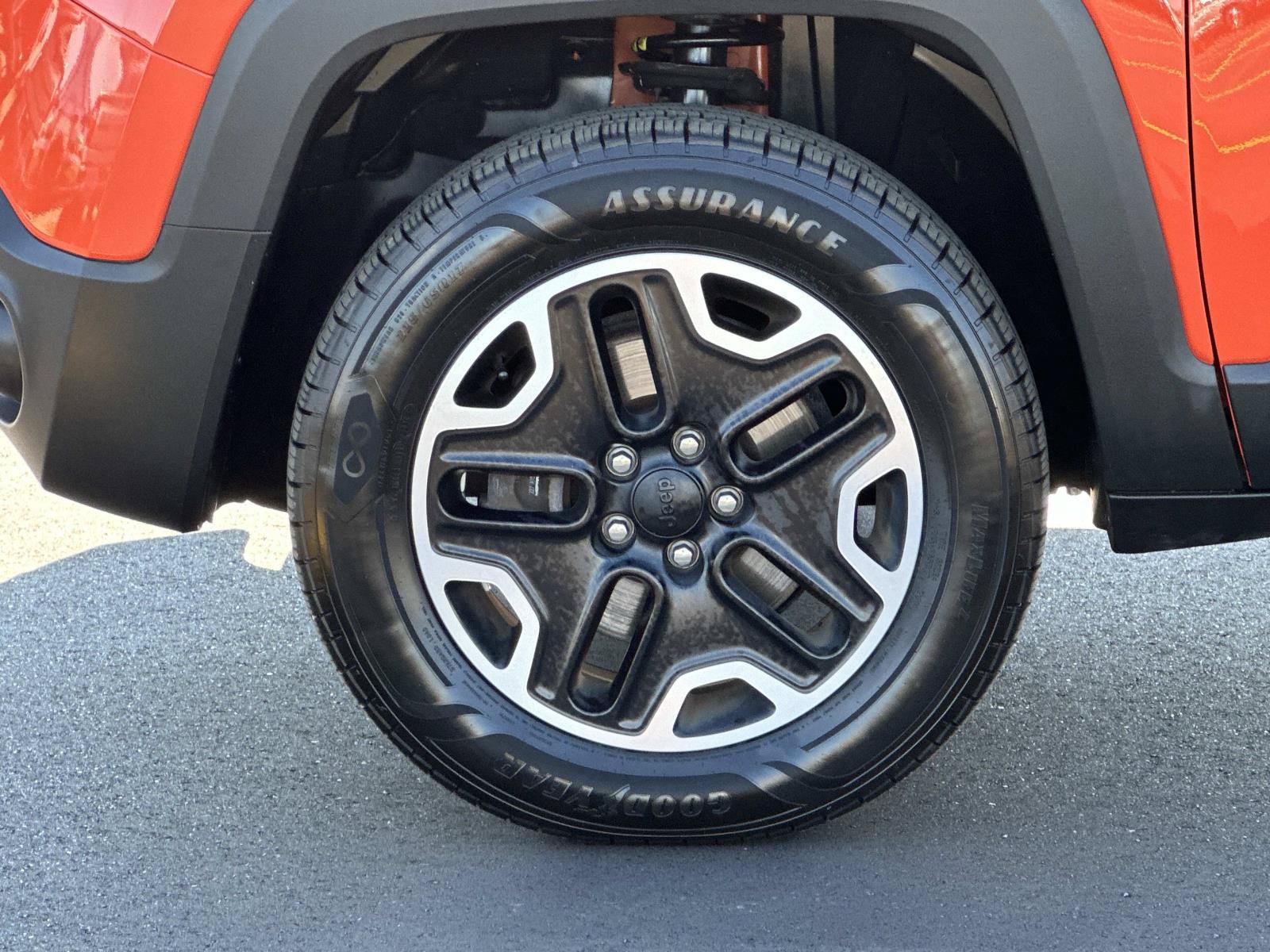 Used 2016 Jeep Renegade Trailhawk w/ Popular Equipment Group AWD/4WD image 8