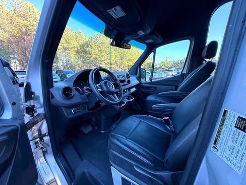 Used 2019 Mercedes-Benz Sprinter 1500 image 8