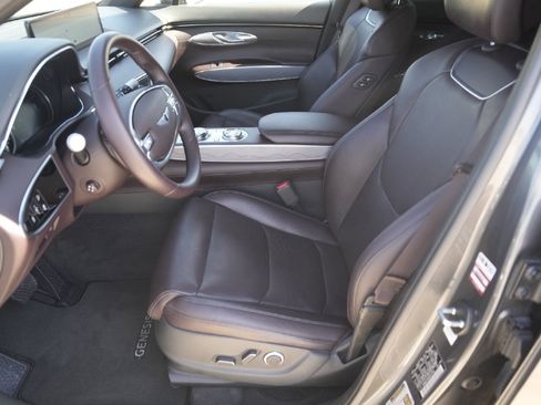 Used 2022 Genesis GV70 2.5T w/ Advanced Package image 9