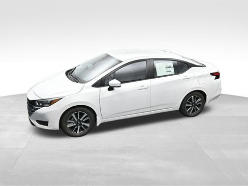 Used 2025 Nissan Versa SV w/ Trunk Package FWD image 19
