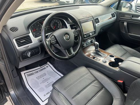 Used 2016 Volkswagen Touareg TDI AWD/4WD image 10