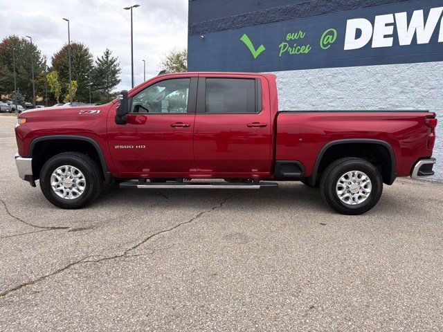 Used 2022 Chevrolet Silverado 2500 LT w/ Convenience Package AWD/4WD image 2