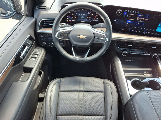 Used 2025 Chevrolet Tahoe High Country AWD/4WD image 3