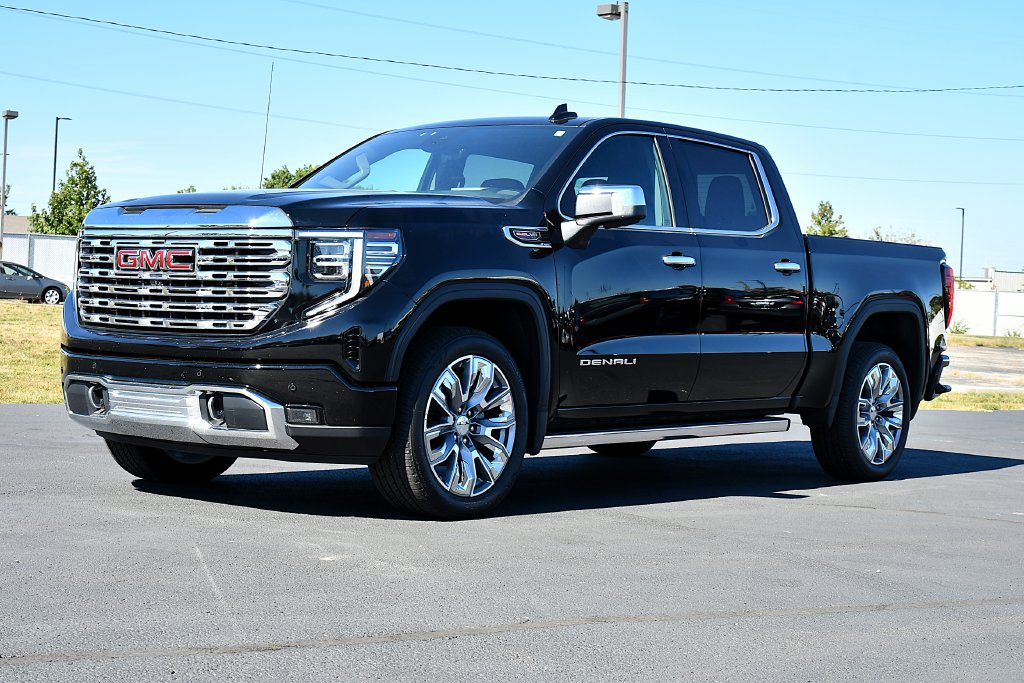 Used 2025 GMC Sierra 1500 Denali w/ Denali Reserve Package AWD/4WD image 3