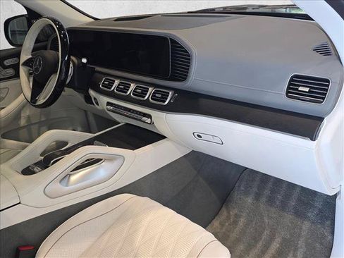 Certified 2024 Mercedes-Benz Maybach GLS 600 4MATIC image 23