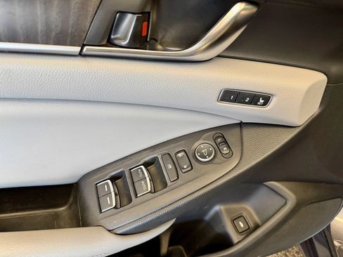 Used 2018 Honda Accord Touring image 11