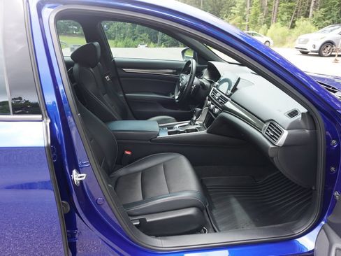 Used 2018 Honda Accord Sport image 14