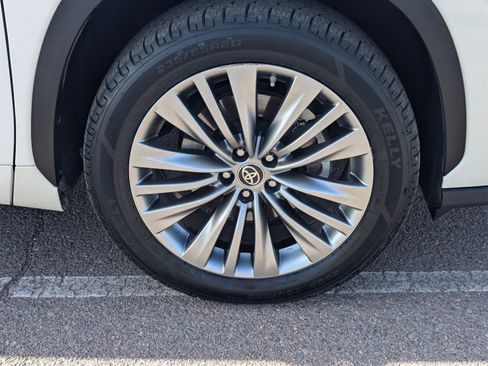 Used 2020 Toyota Highlander Platinum image 9