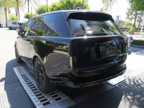Used 2025 Land Rover Range Rover SE AWD/4WD image 43