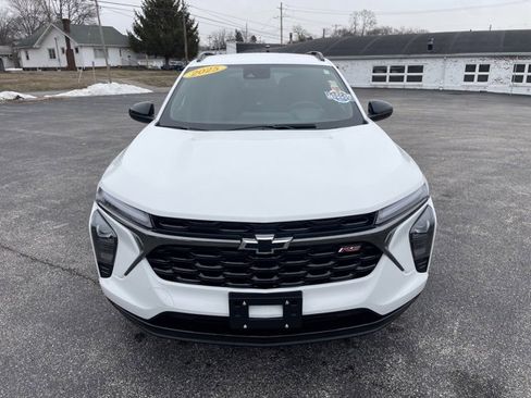 Used 2025 Chevrolet Trax RS w/ Driver Confidence Package image 2