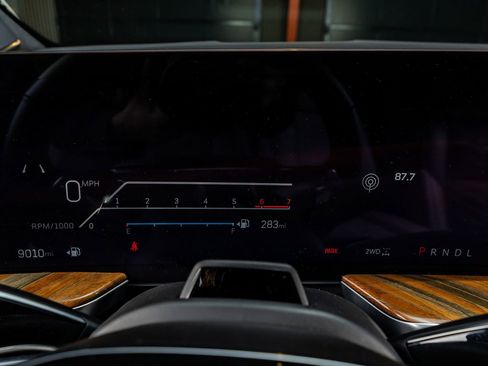 Used 2025 Cadillac Escalade ESV Sport Platinum w/ LPO, ONYX Package image 20