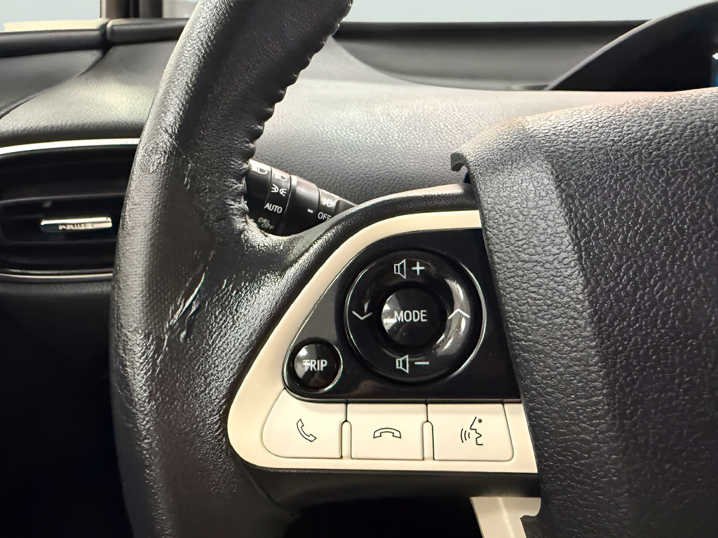 Used 2017 Toyota Prius Prime Advanced FWD image 18
