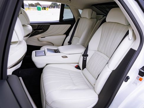 Used 2021 Lexus LS 500 AWD image 34